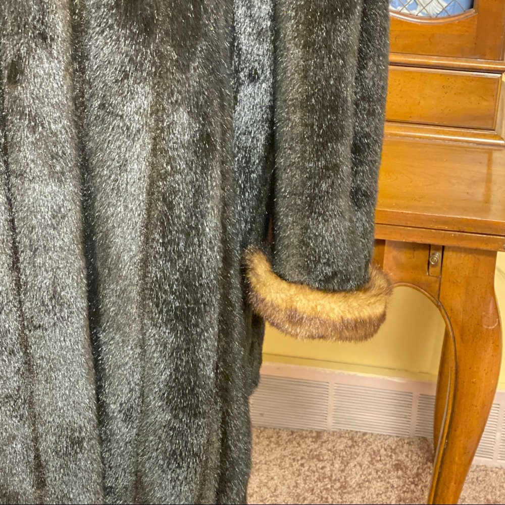 Pamela McCoy Faux Fur Coat.  EUC. - Picture 4 of 16